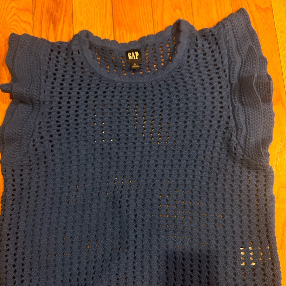 Gap knitted vest